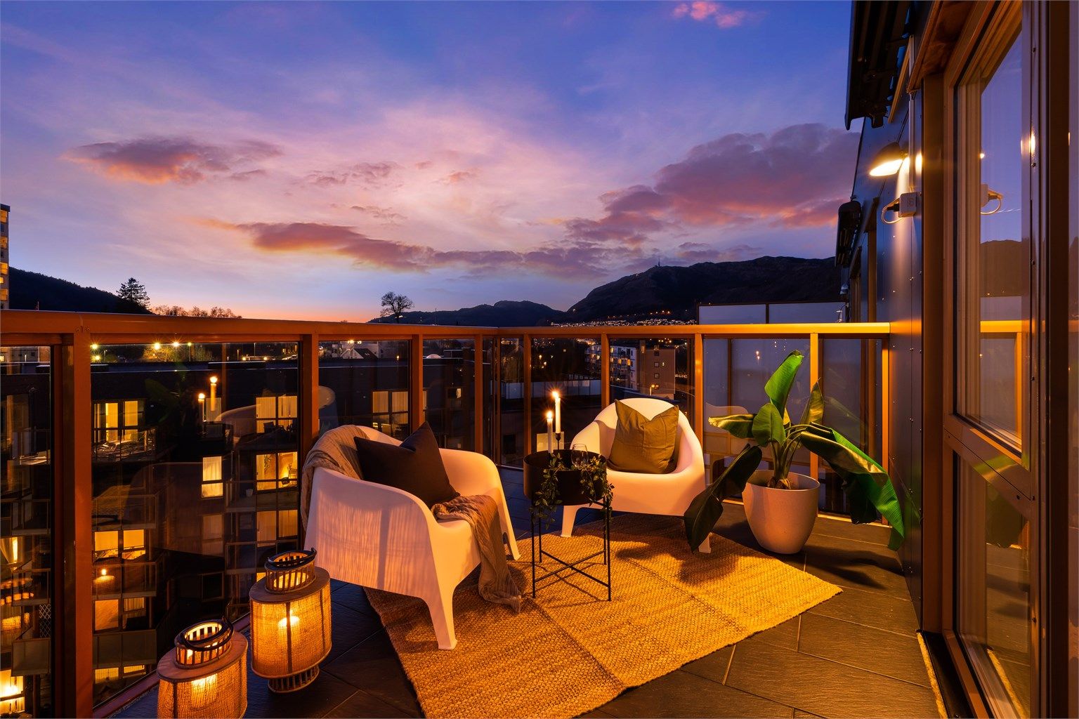 Leiligheten har vestvendt beliggenhet med nydelig kveldssol.