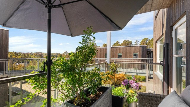 Endeleilighet med ekstra gode solforhold og en generelt større leilighet enn øvrige leiligheter i borettslaget