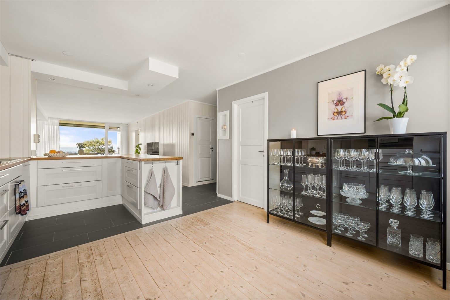 Flere har laget et ekstra soverom der deler av kjøkkenet e ri dag. Se alternativ plantegning.