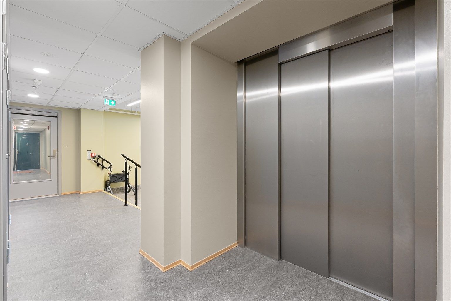 Det er heisadkomst i bygget