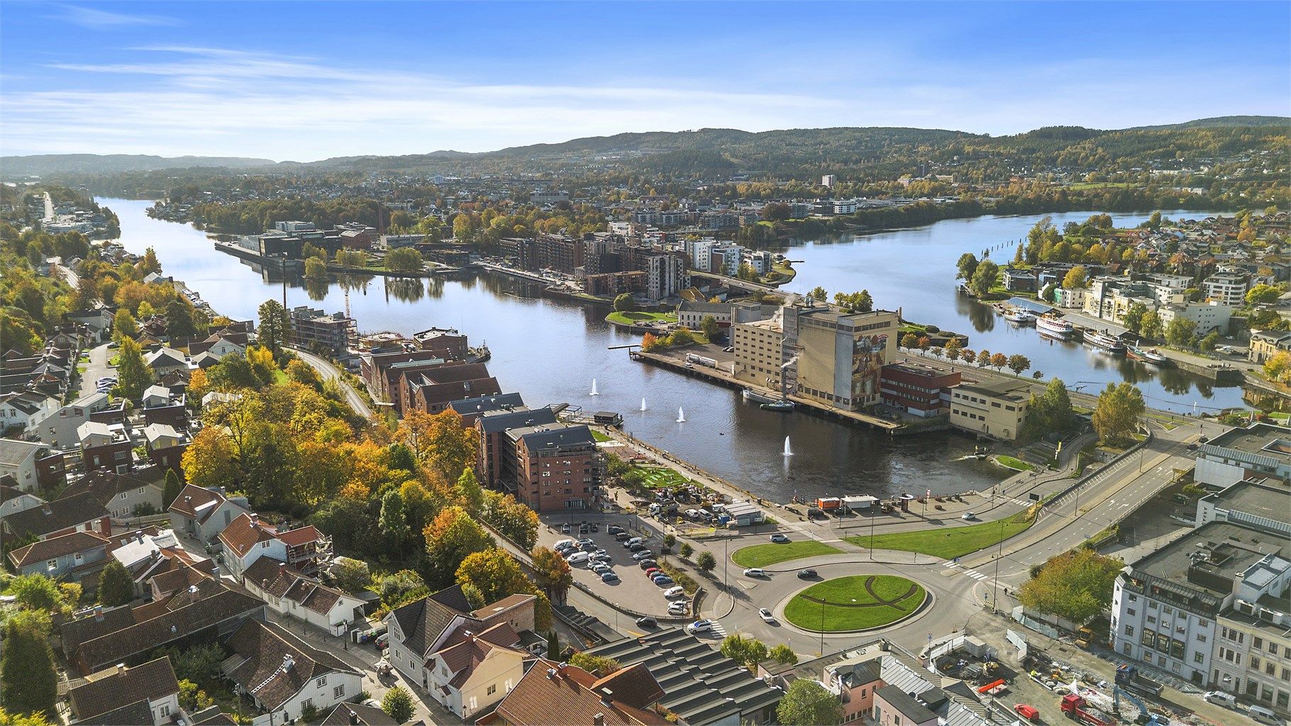 Utsikt over boligens plassering, nær bykjernene og langbrygga.