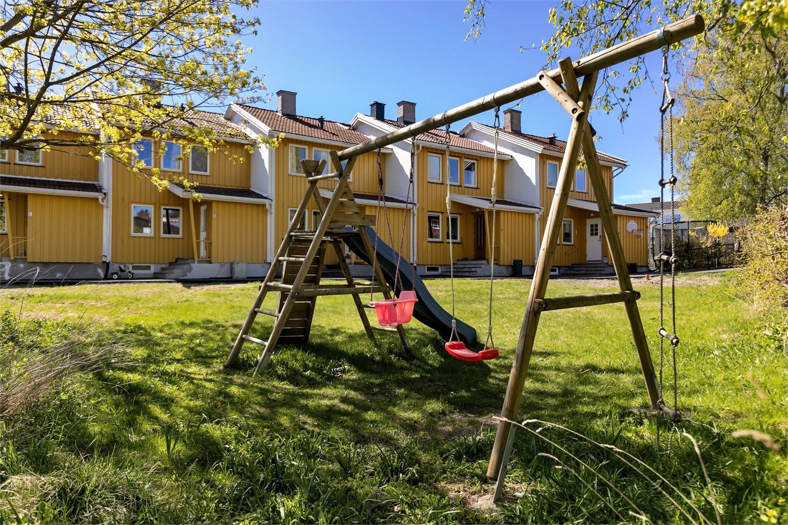 Lekeplass rett utenfor boligen