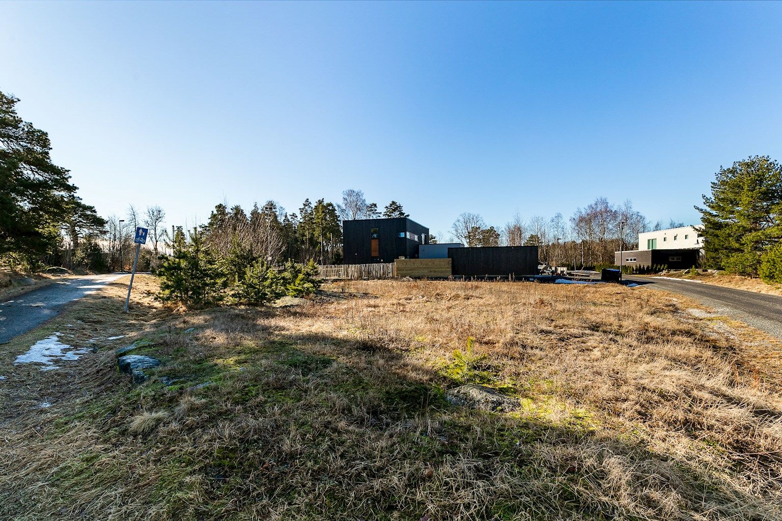 Tomtearealet er romslige 1.000,1 kvadratmeter.