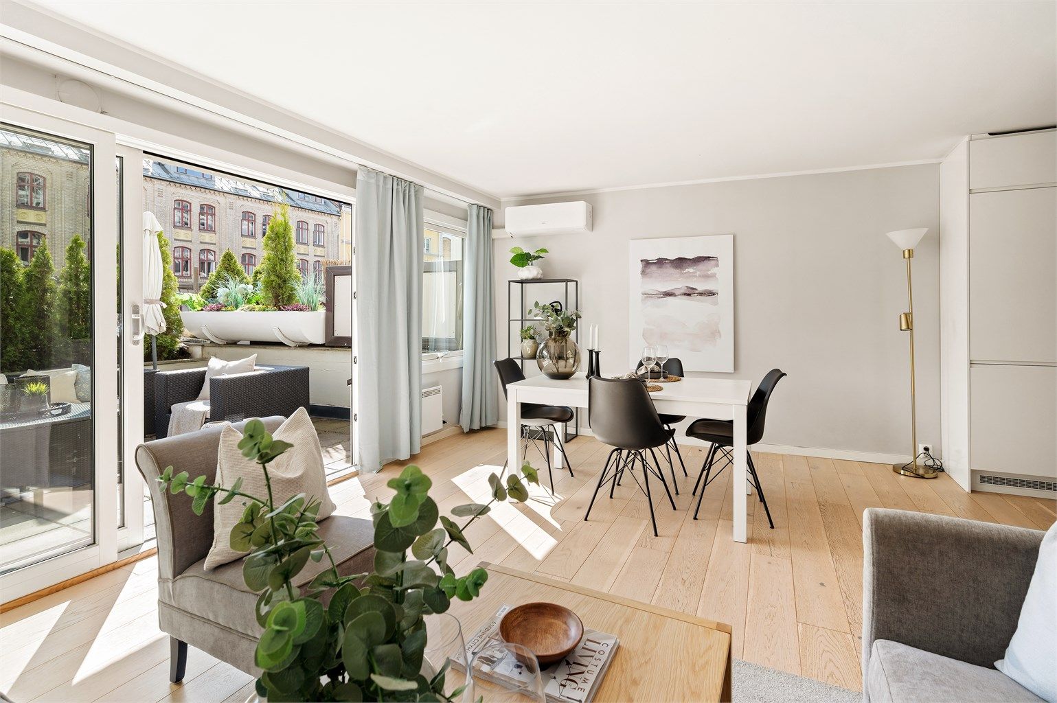 Innvendig har du bra standard og en lys og luftig stue