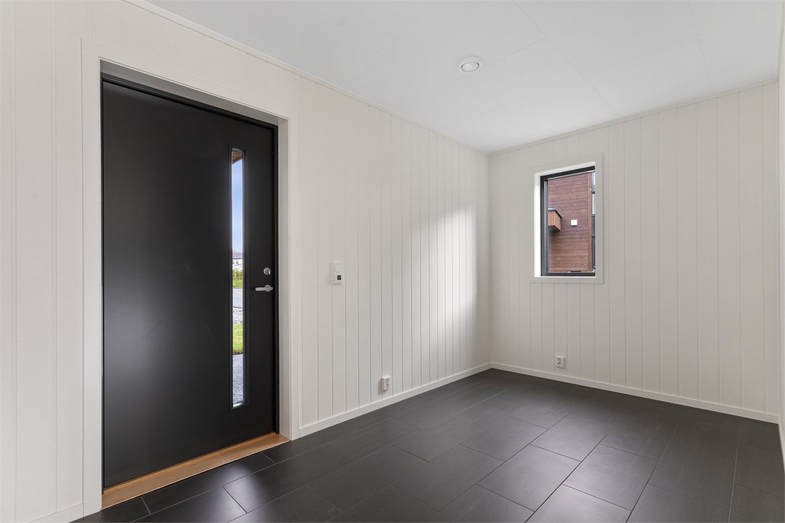 Entre med god plass for garderobe