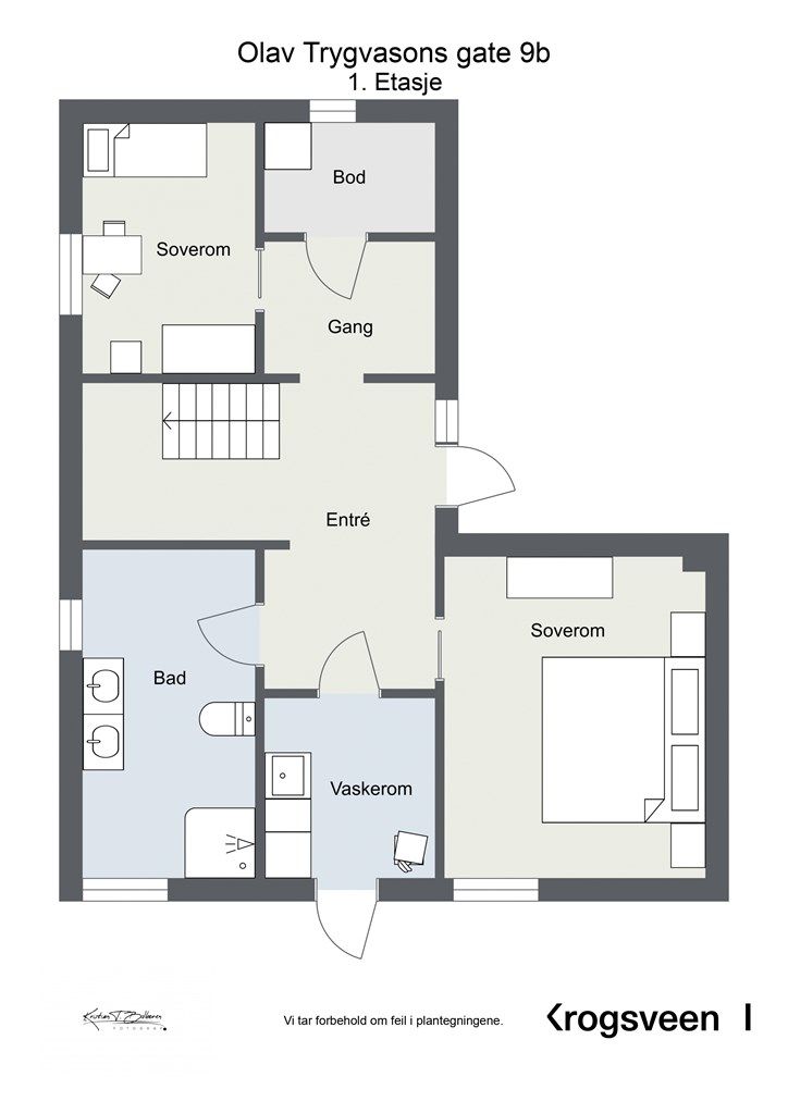 Første etasje er en praktisk sone med entré, to soverom, bad, separat vaskerom og en innvendig bod.