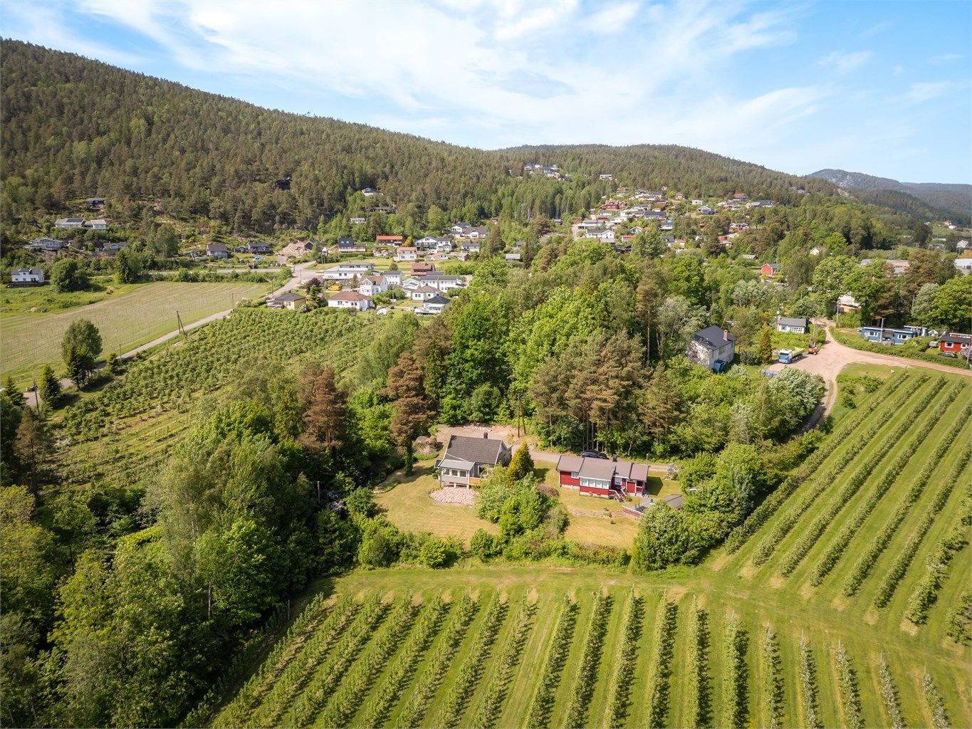 Kort vei til Svelvik sentrum med de fleste servicetilbud