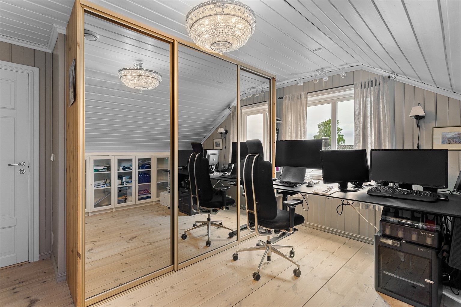 Soverom 3 med skyvedørsgarderobe