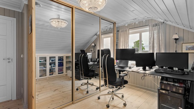 Soverom 3 med skyvedørsgarderobe