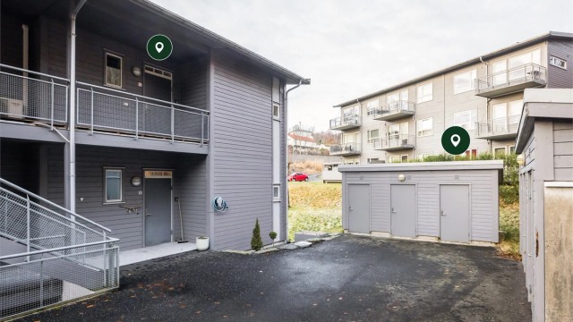 Leilighetens plassering i byggets 3. Etasje og boden på bakkeplan ved 2. etasje.