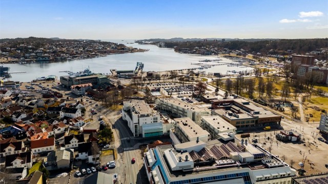 Sandefjord sentrum ligger vakkert til ved fjorden, og byr på flotte turmuligheter langs sjøen.