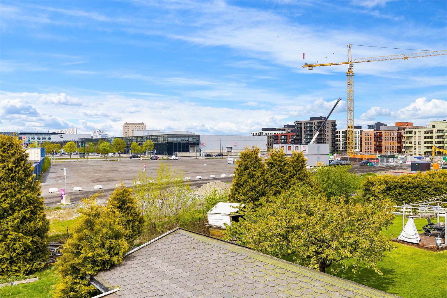 Kort vei til Lillestrøm sentrum og Lillestrøm stasjon med tog og buss