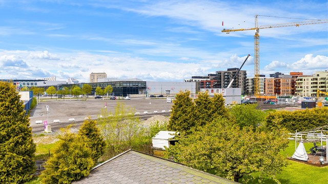 Kort vei til Lillestrøm sentrum og Lillestrøm stasjon med tog og buss