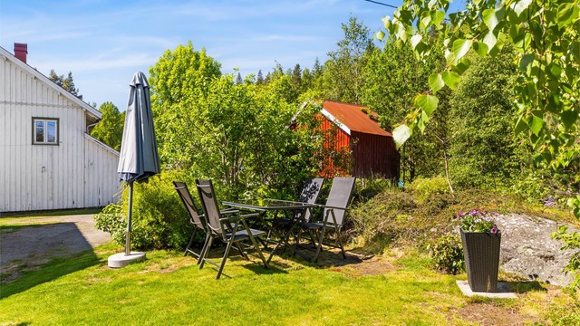 Hagen har flere usjenerte soner og god plass til utemøbler.