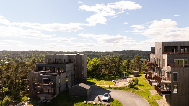 Leiligheten inngår i blokken lengst sør i Haraldåsen Borettslag, som består av i alt 41 andelsleiligheter.