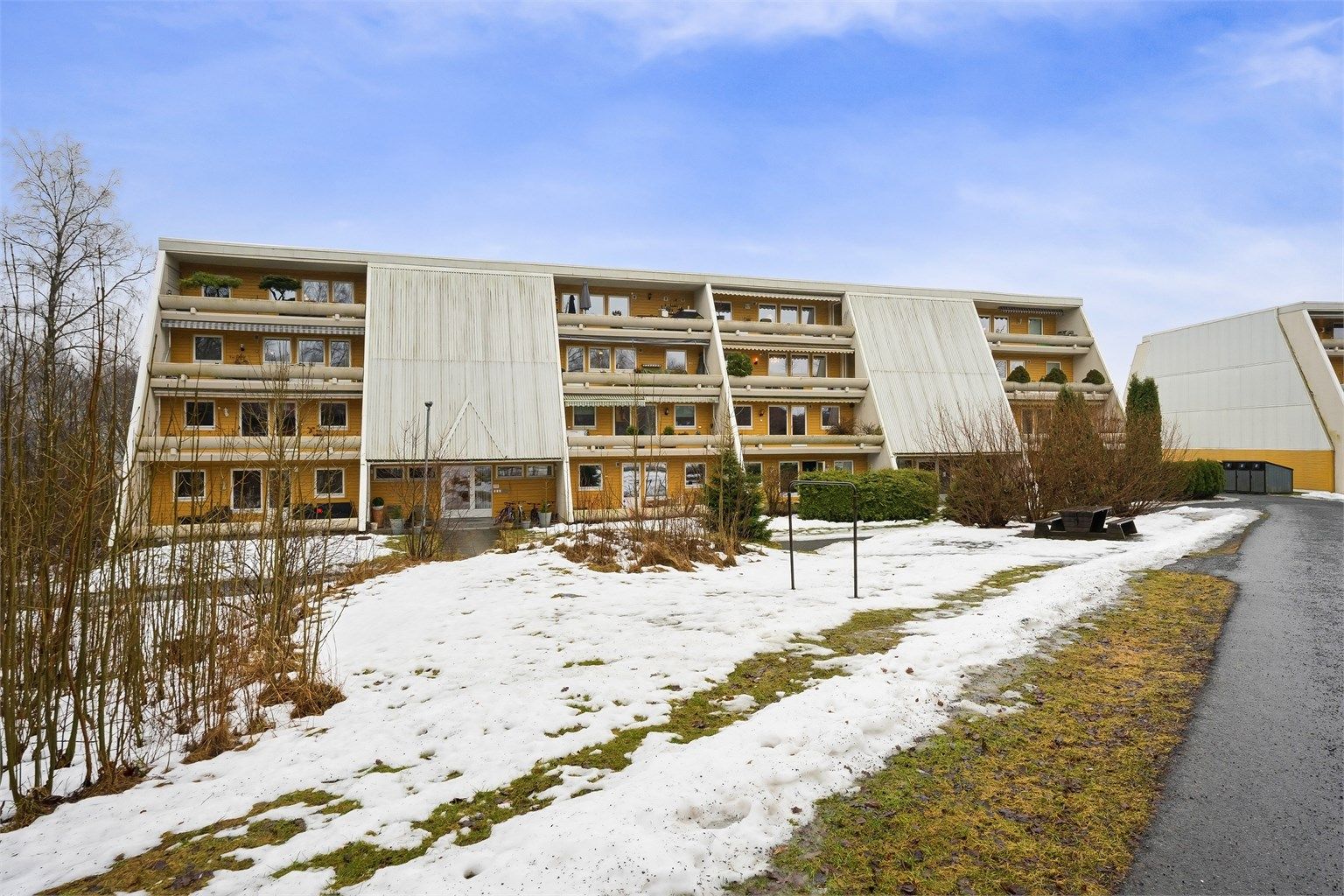 Beliggende stille og rolig innerst i sameiet. 