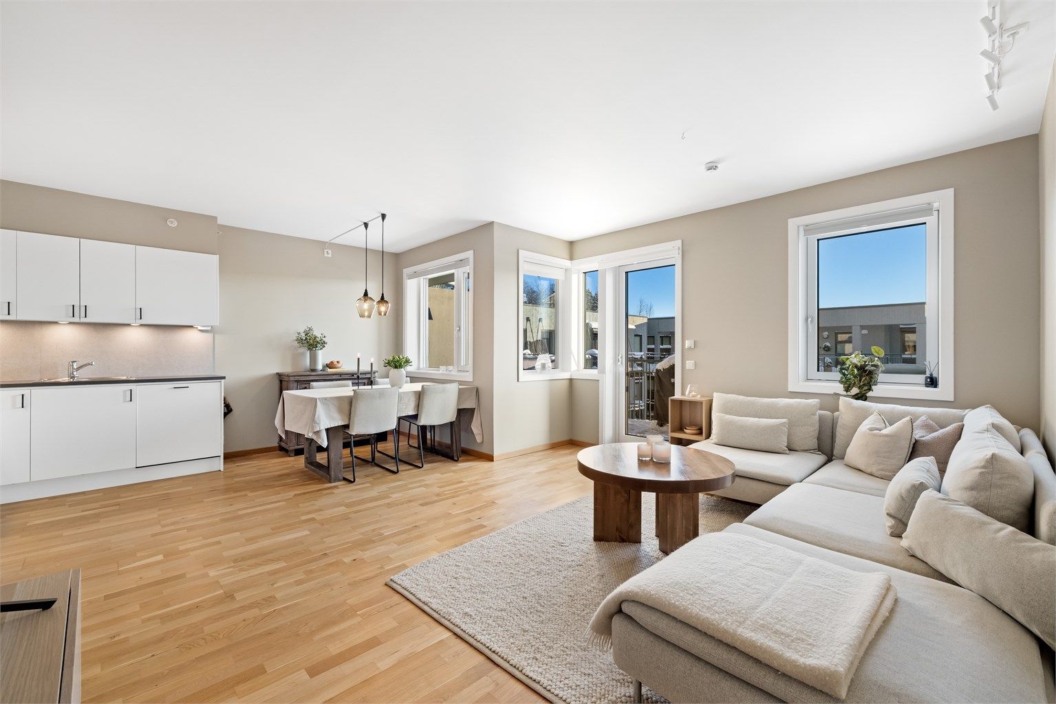 Eiendomsmegler Krogsveen v/Andreas Christophersen ønsker velkommen til Nitteberglia 1!