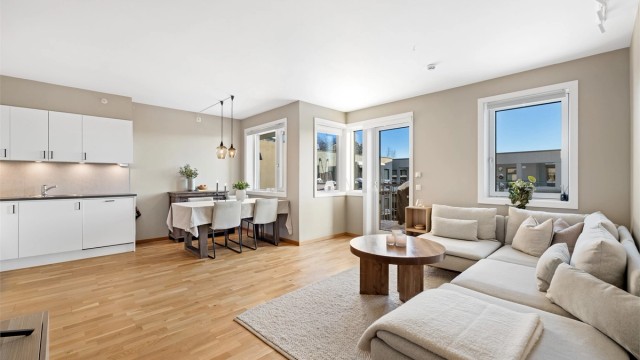 Eiendomsmegler Krogsveen v/Andreas Christophersen ønsker velkommen til Nitteberglia 1!