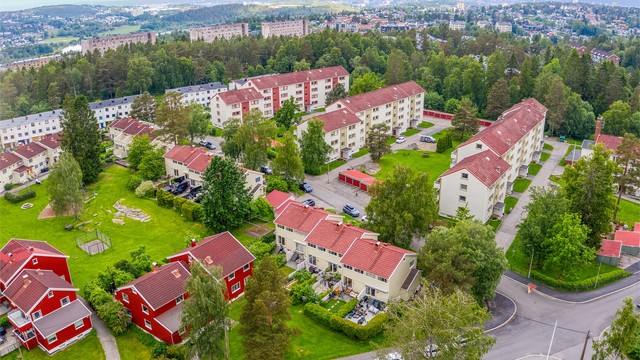Et barnevennlig og rolig boligområde med nærhet til både by og natur.
