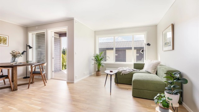 Leilighetens sene byggeår er ensbetydende med moderne standard. Den er velholdt og har fortsatt mye av ny-følelsen ved seg.