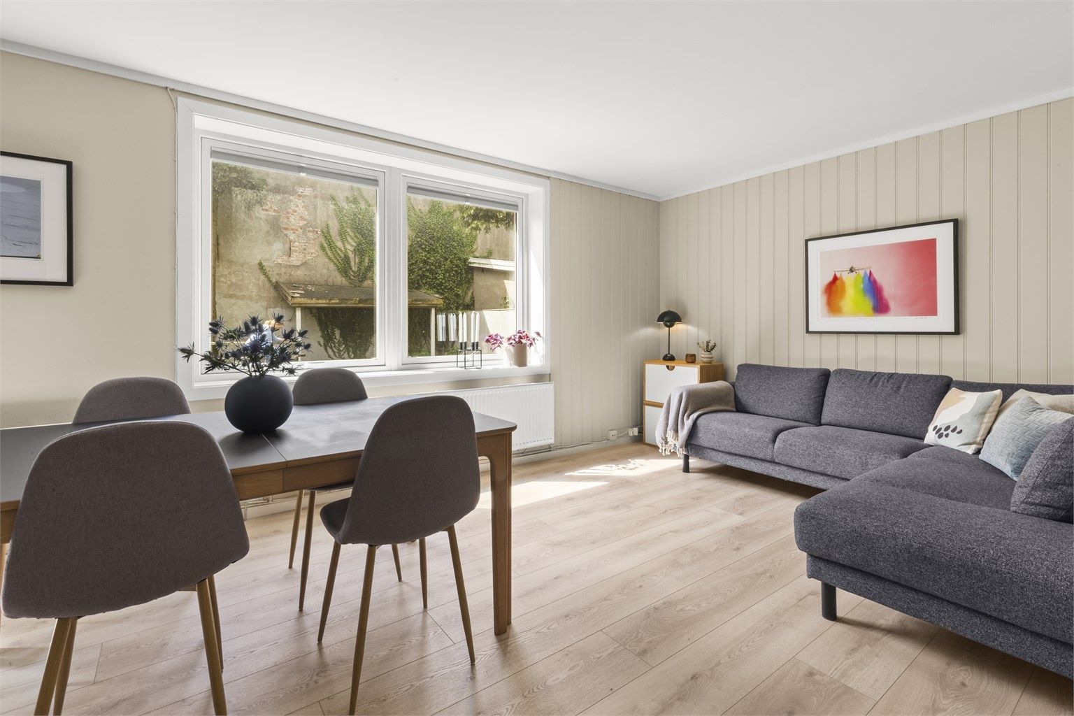 Lun og trivelig stue / spisestue 