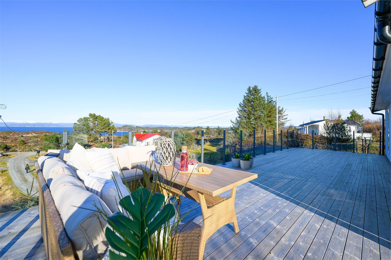 Stor og romslig terrasse på hele 64 kvm.