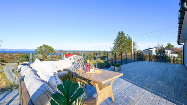 Stor og romslig terrasse på hele 64 kvm.