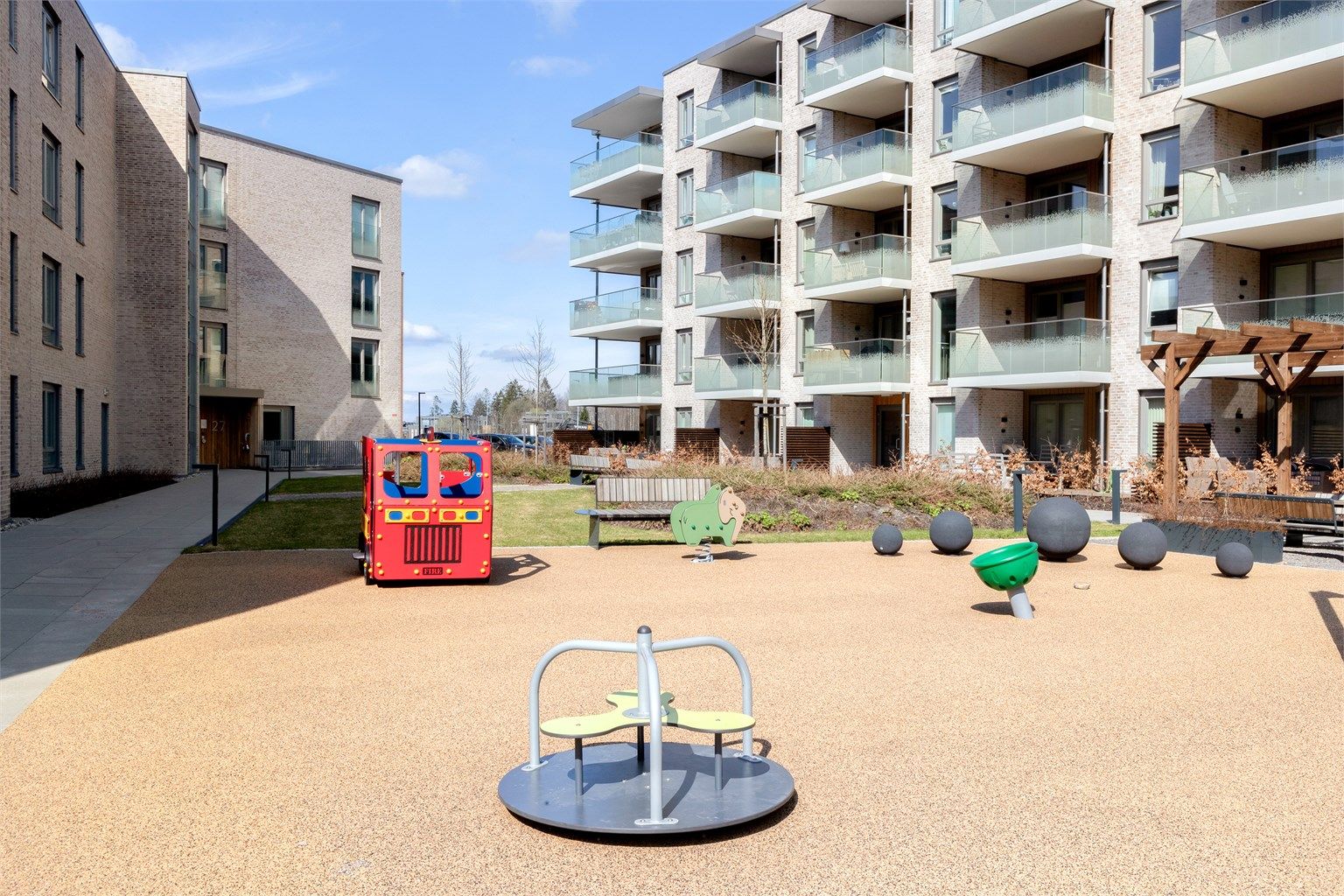 Et familievennlig bomiljø med trygge og bilfrie fellesarealer.