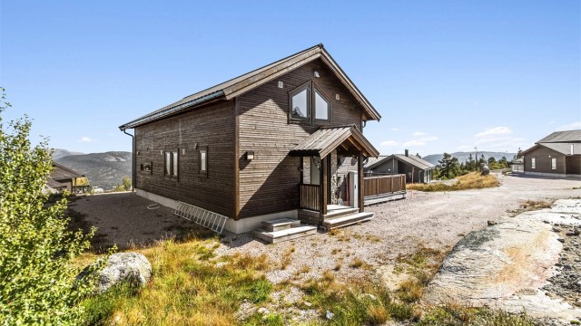 Stor gårdsplass med gode parkeringsmuligheter