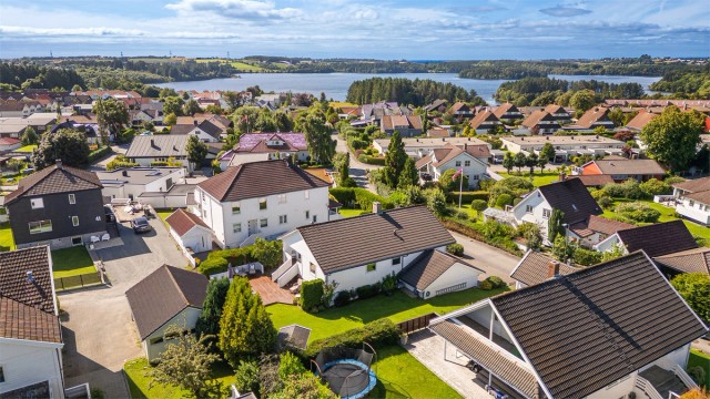 Lene Hviding v/Krogsveen har gleden av å presentere Vestre Stokkavei 9.
