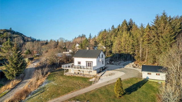 Ansnes er kjent for sitt yrende båtliv og byr på svært gode muligheter for fiske, vannsport, padling og andre populære sommeraktiviteter. Med båt er det kort vei til en rekke idylliske holmer og skjær i den vakre skjærgården