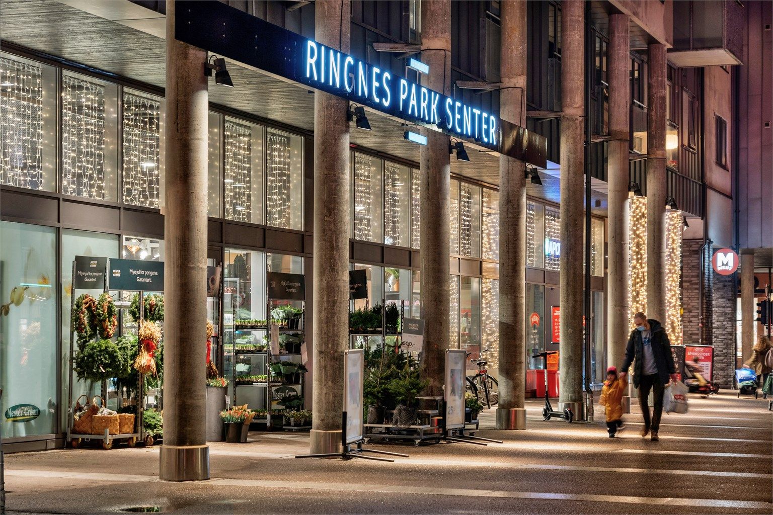 Ringenespark med bla. Ringen kino, Meny, Mestergrønn, Frisør, Baker Nordli og Sats
