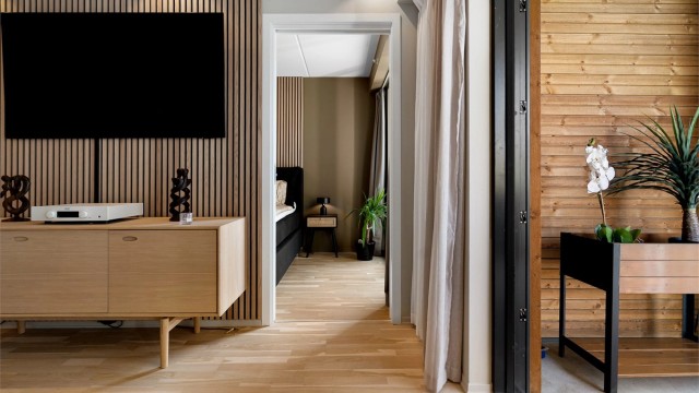 Leilighet med et eksklusivt særpreg og oppgraderinger som spilevegger og downlights i himling. Foto:CASP