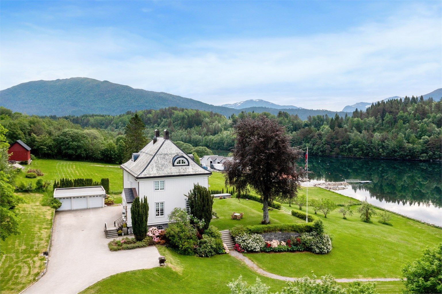 Eiendommen er betydelig oppgradert fra 2009 og frem til i dag, med en gjennomgående påkostet standard