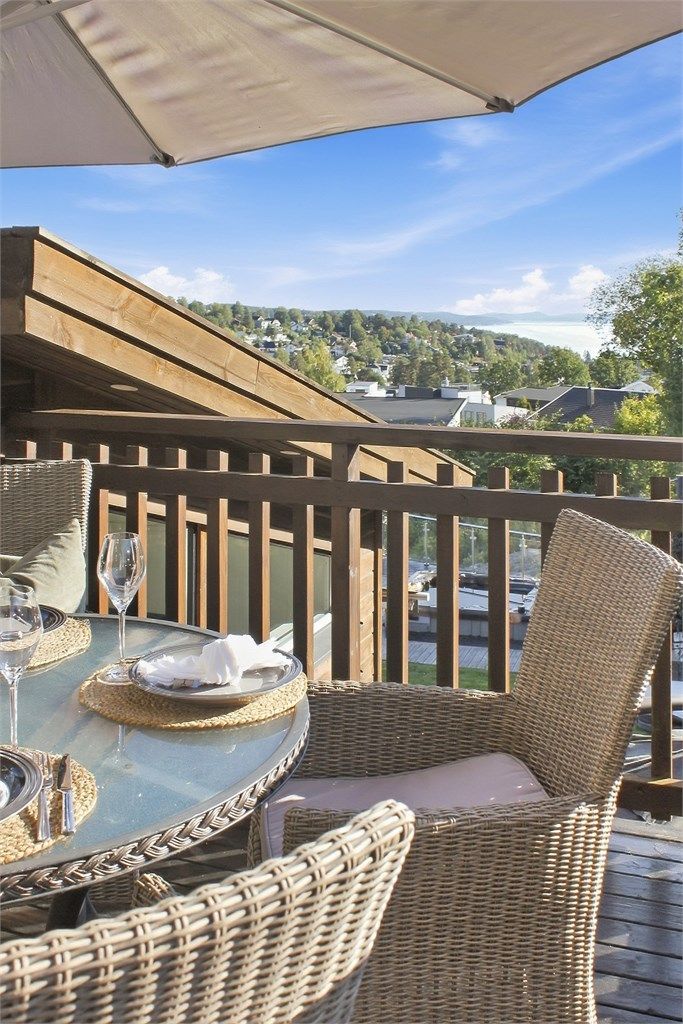 Takterrassen har god plass til spisebord og sittegruppe for utendørs måltider (privat bilde).