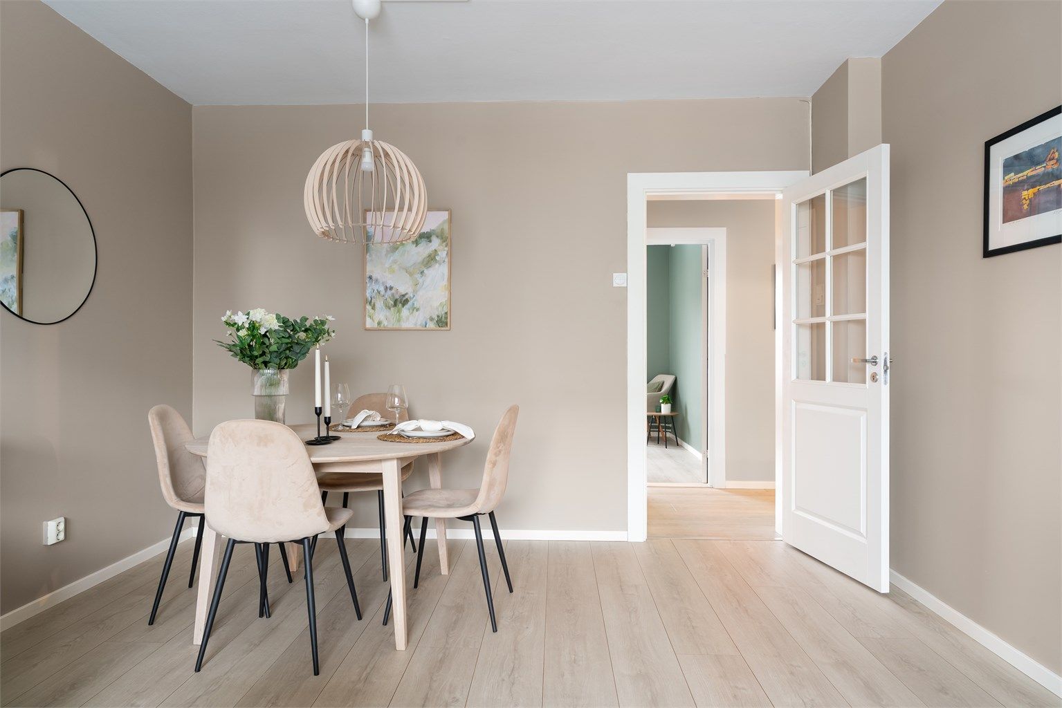 Her kan venner og familie inviteres på middager. 