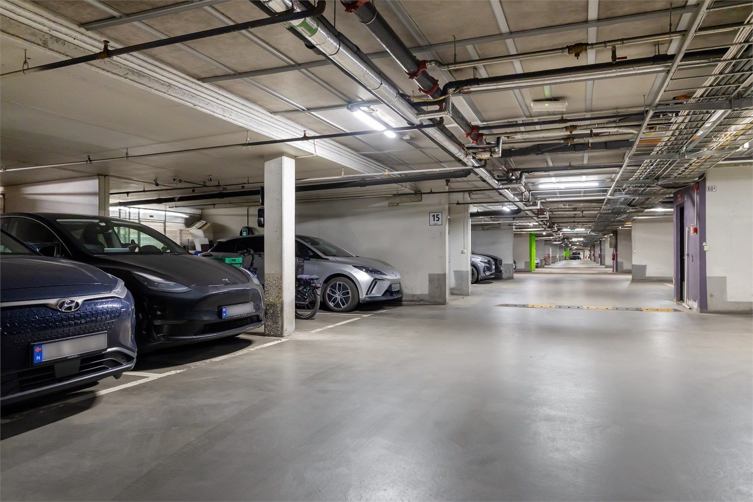 Felles, lukket og oppvarmet garasjeanlegg