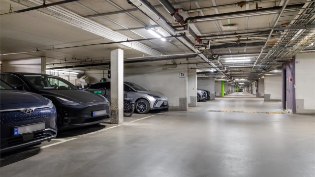 Felles, lukket og oppvarmet garasjeanlegg