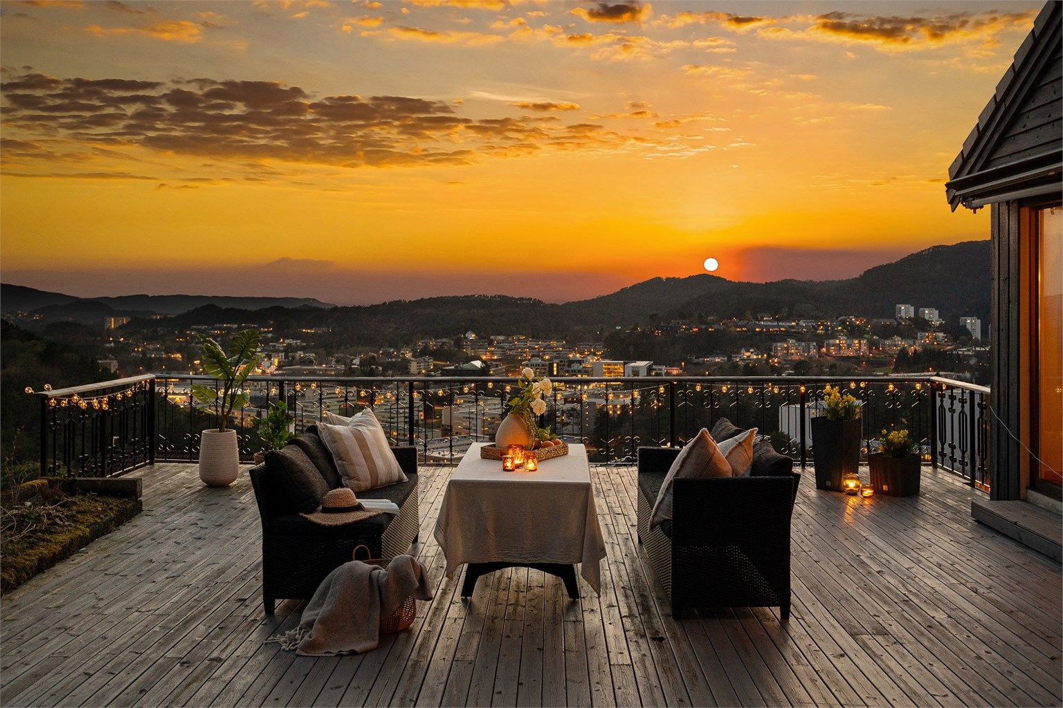 - Velkommen til J. L. Mowinckels vei 124- en sjelden mulighet du ikke vil gå glipp av! Presenteres av Eiendomsmegler Krogsveen v/ Ingvar Nypan -