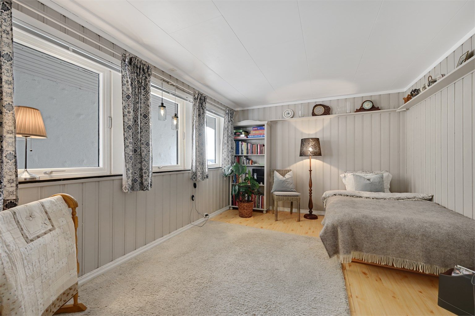 Kjellerstue/soverom som har svært gode innredningsmuligheter. 