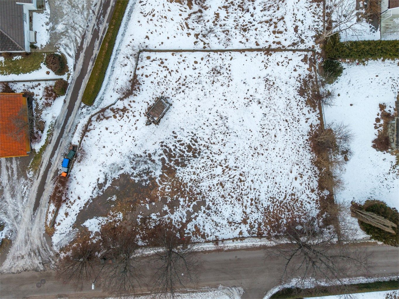 Stor, eiet tomt på 1052 kvm i rolig og populært boligområde på Føynland