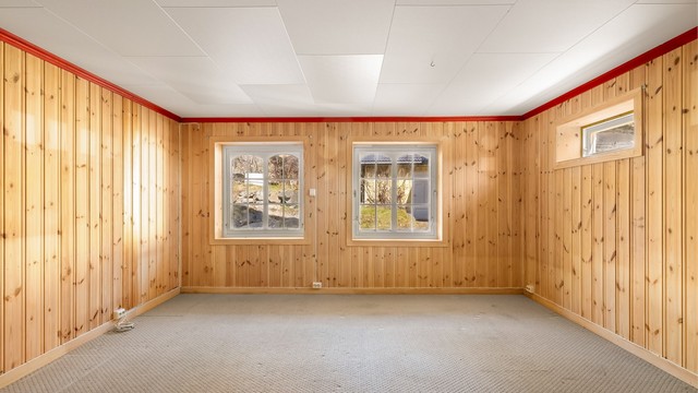 Kjellerstue med peisovn (Rommet er ikke godkjent til varig opphold).