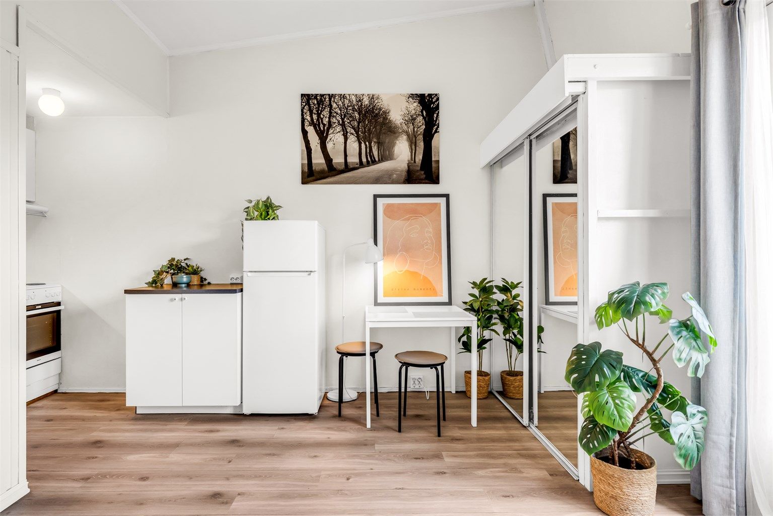 Naturlig plass for spisebord i tilknytning til kjøkkenet.