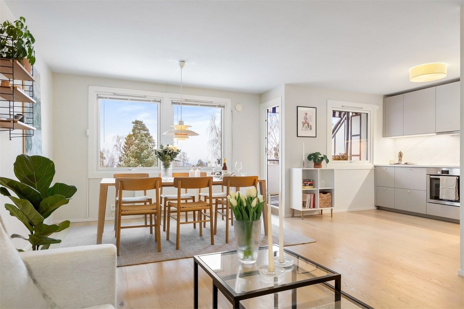 Gjennomgående planløsning med lys fra begge ytterveggene