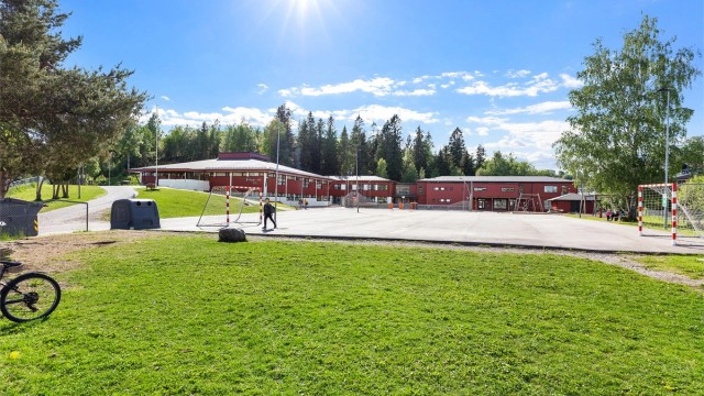 Nabolaget er trygt, med gangavstand til Hauglia skole for 1.-4. trinn.