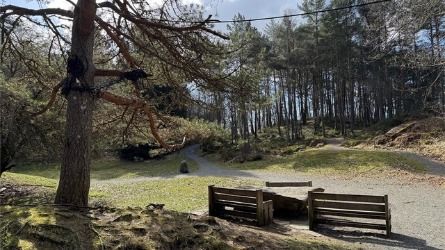 I nærområdet er det mange gode og varierte turmuligheter som Siljustølen, Sæverudskogen, Smøråsen, Stendafjellet og Hordnesskogen.