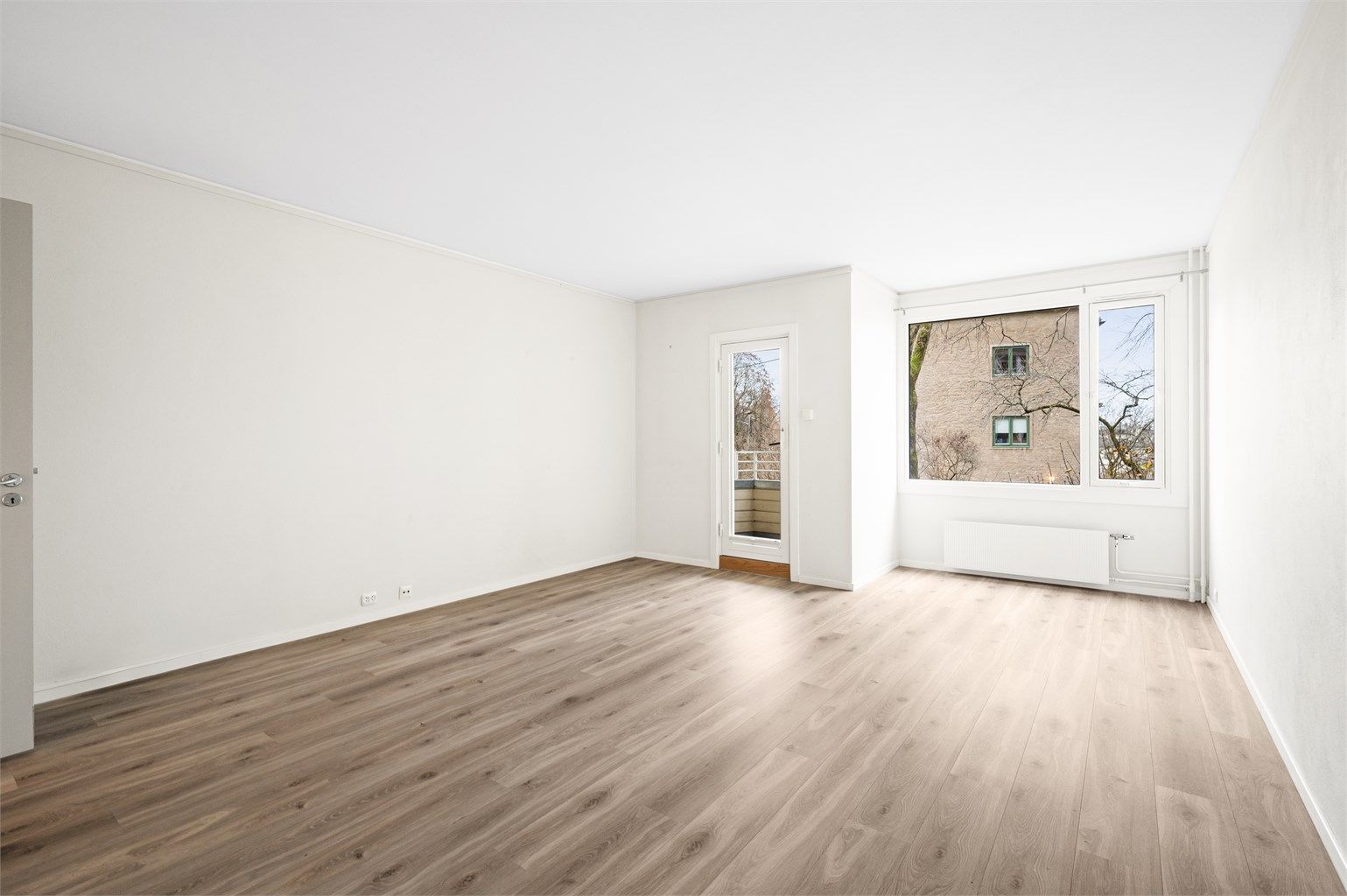  Leiligheten står i dag tom og har en romslig stue 