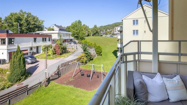 Balkongen vender mot rolige og grønne fellesarealer