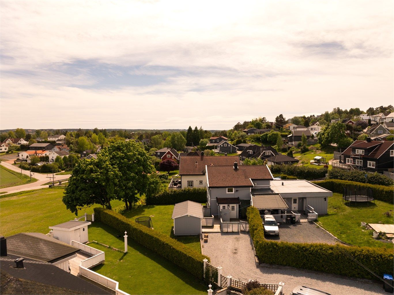 1B utgjør tomannsboligens største del og inneholder to utleide leiligheter - én i hver etasje. Begge leieforhold følger boligen. Fotograf; Kristoffer Kristiansen.