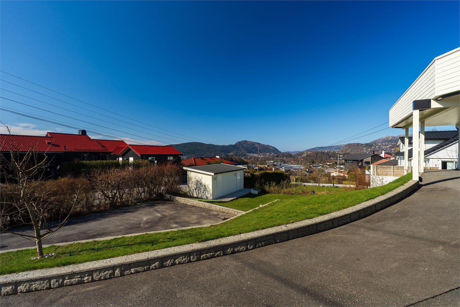 Parkering og uteboder for leietakere i underetasjen